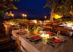 Cena de año nuevo en la playa.